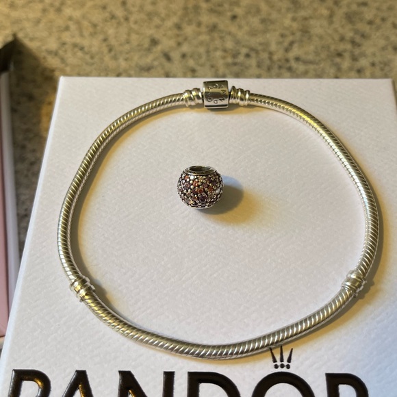 Pandora bracelet and 8 charms - Picture 7 of 15
